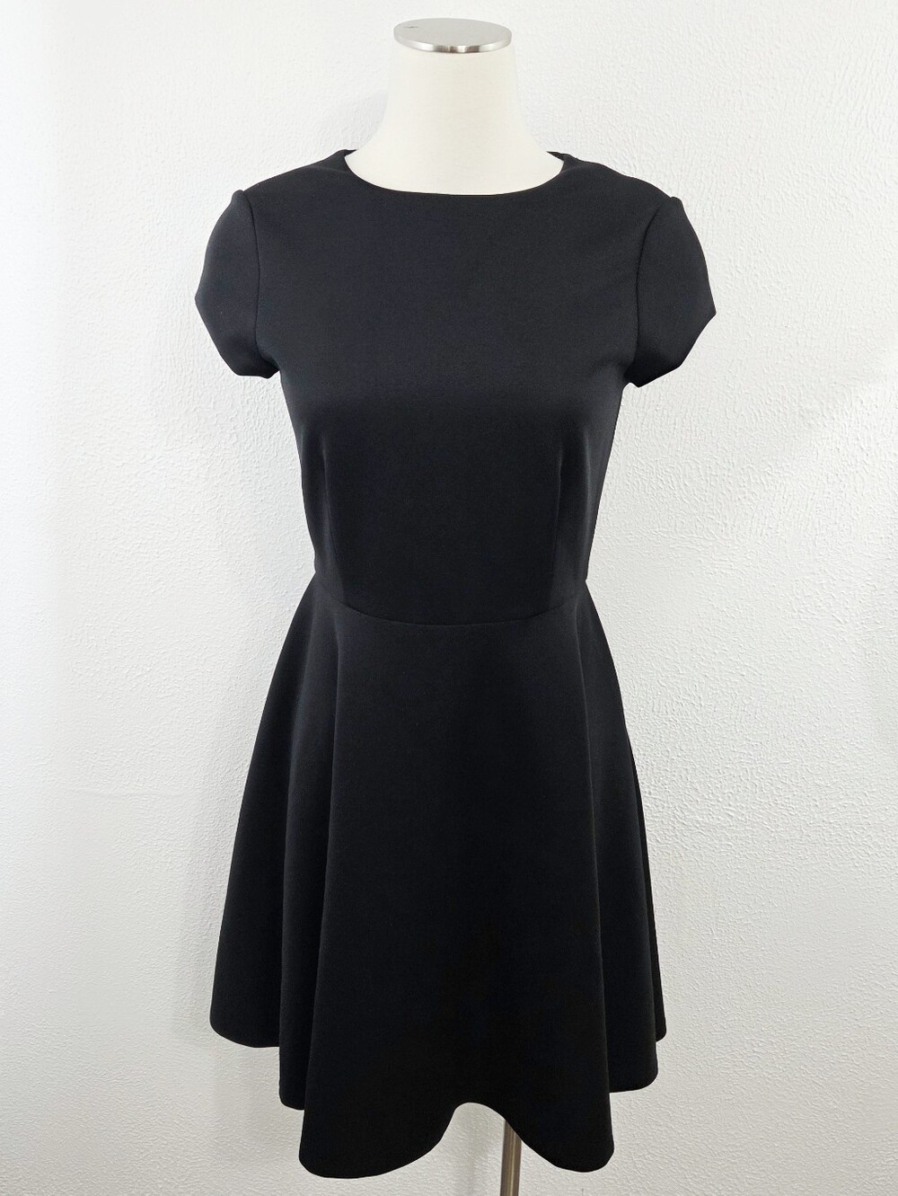 Susana Monaco solid black fit and flare mini dress short sleeves women's size 6
